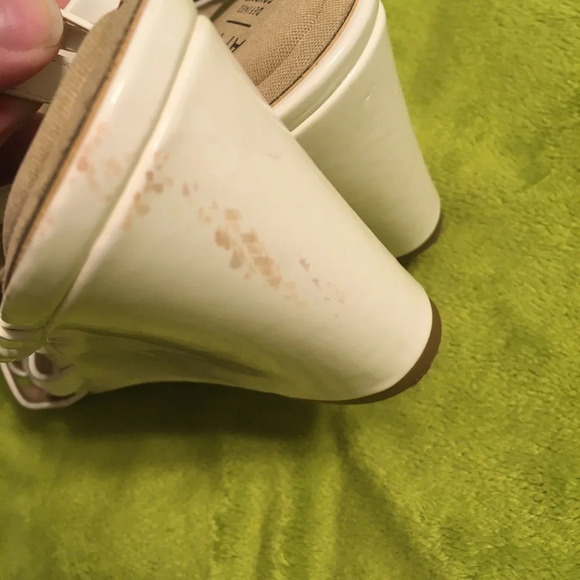 EUC WNS Cream Heels Sz 9.5 - Picture 6 of 9